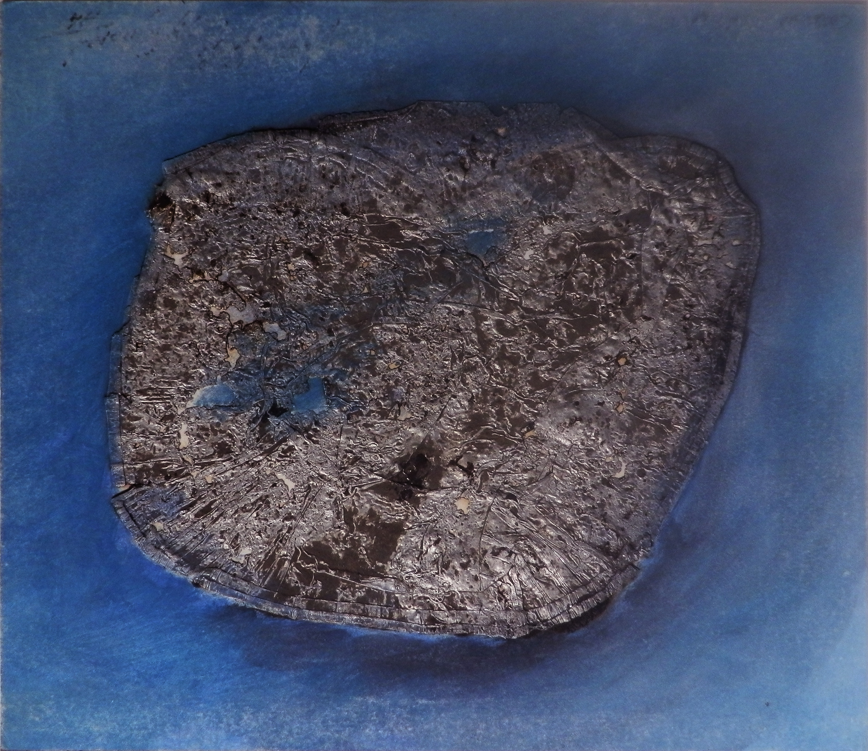 Jean Signovert - Galet argent sur fond bleue